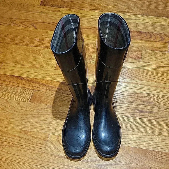 Burberry boot - Picture 1 of 9
